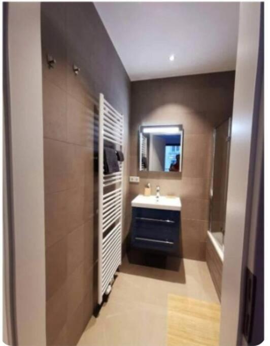 Beautiful 1 Bedroom Flat W Terrace&parking-75m Apartamento